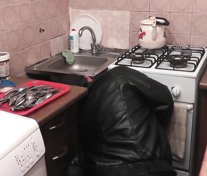 Plumber penetrates wifey when hubby away. Russian whore. Internal Cumshot closeup beaver