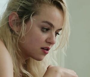 Sex video Morgan Saylor Bare - Being Charlie (2016)