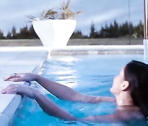 Sex video Kristina Emerson bare, Lindsay Anne Williams jaw-dropping – Satans (2017)