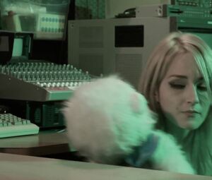 Whitney Moore & Marissa Merrill & Phoenix Askani - Another Yeti a Love Story Life on the Streets (2017)