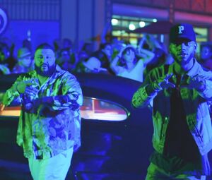 Rihanna - Wild Thoughts (2017)