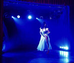 Burlesque Strip SHOW - Betsy Swoon - Champagne Smash