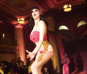 Burlesque Strip  SHOW -040- Laura Desiree Peepshow