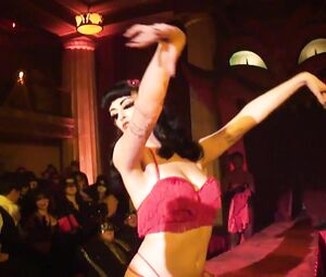 Burlesque Strip  SHOW -040- Laura Desiree Peepshow