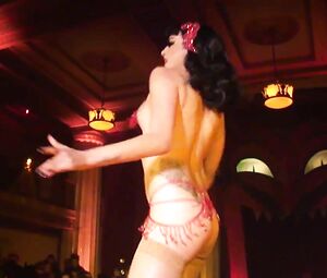 Burlesque Strip  SHOW -040- Laura Desiree Peepshow