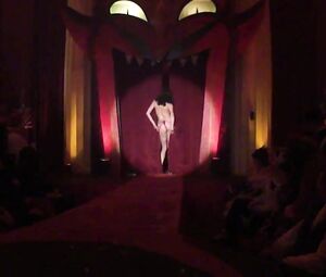 Burlesque Strip  SHOW -040- Laura Desiree Peepshow