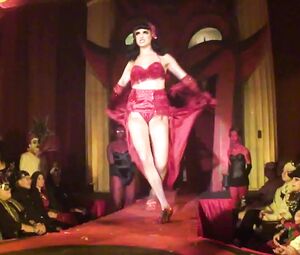 Burlesque Strip  SHOW -040- Laura Desiree Peepshow