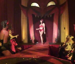 Burlesque Strip  SHOW -040- Laura Desiree Peepshow