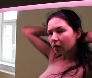 Naked Carina - Attraction