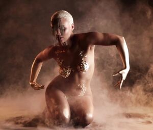 Naked on Stage Performance - Ufo Extreme Gold Art