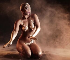 Naked on Stage Performance - Ufo Extreme Gold Art