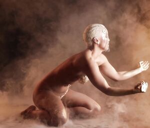 Naked on Stage Performance - Ufo Extreme Gold Art