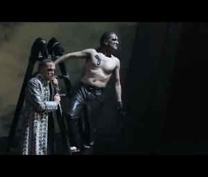 Naked on Stage Show- Sara Mingardo - Amico Amplesso