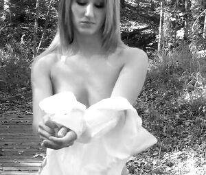 Nude Model - Outodor Naked