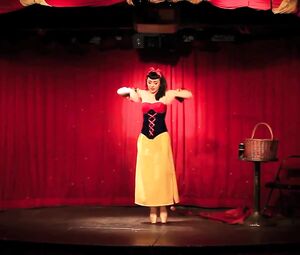 Strip BURLESK Show - Chantilly Lace