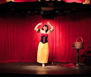 Strip BURLESK Show - Chantilly Lace