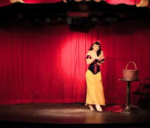 Strip BURLESK Show - Chantilly Lace