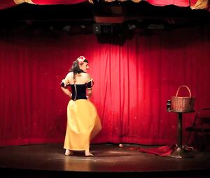 Strip BURLESK Show - Chantilly Lace