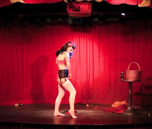 Strip BURLESK Show - Chantilly Lace