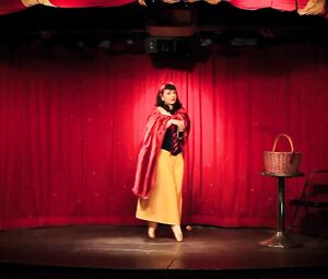 Strip BURLESK Show - Chantilly Lace