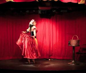 Strip BURLESK Show - Chantilly Lace