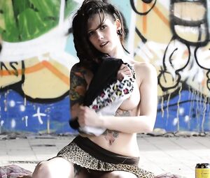 Tatoos Nude Model - Oy