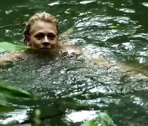 Isabell Gerschke nude - Fluss des Lebens - Verloren am Amazonas (2013)