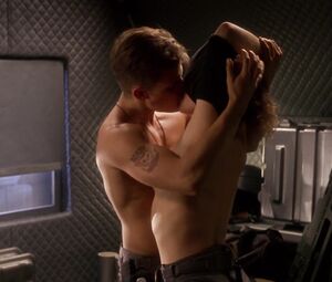 Dina Meyer nude - Starship Troopers (1997)