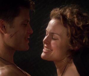 Dina Meyer nude - Starship Troopers (1997)