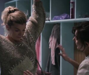 Alison Brie - Glow S01E01 (2017)