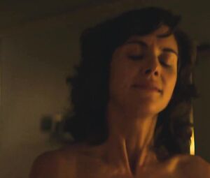 Alison Brie - Glow S01E01 (2017)
