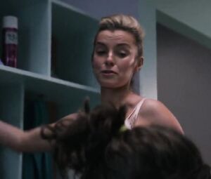 Alison Brie - Glow S01E01 (2017)