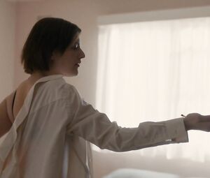 Elisabeth Moss, Linda Ngo - Top Of The Lake S02E05 (2017)