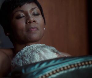 Emayatzy Corinealdi, Elizabeth McLaughlin nude - Hand of God (2004)