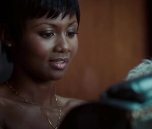 Emayatzy Corinealdi, Elizabeth McLaughlin nude - Hand of God (2004)