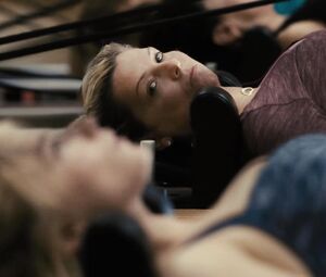 Haley Bennett, Emily Blunt - Girl On The Train (2016)