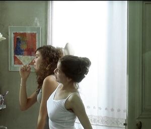 Laetitia Casta nude scene- Le Grand appartement