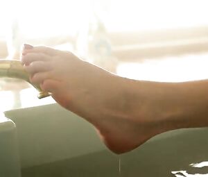 Naked Ana Alexander - Crystal Allen - Femme Fatales s01e09 (2010)