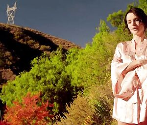 Naked Ana Alexander - Crystal Allen - Femme Fatales s01e09 (2010)