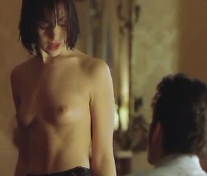 Naked Amanda Ryan - The Hunger (1997)
