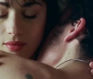 Naked Amanda Ryan - The Hunger (1997)