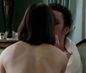 Naked Amanda Ryan - The Hunger (1997)