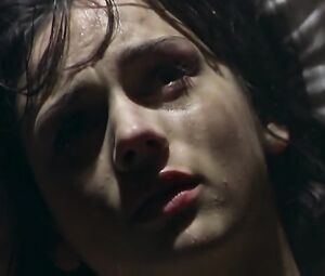 Naked Amanda Ryan - The Hunger (1997)