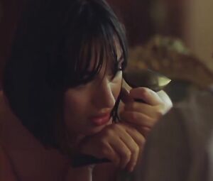 Naked Amanda Ryan - The Hunger (1997)