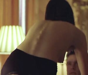 Naked Amanda Ryan - The Hunger (1997)