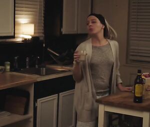 Naked Hélene Yorke Sexy - High Maintenance s01e01 (2016)