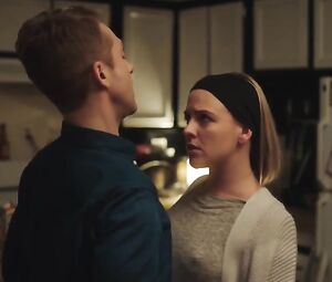 Naked Hélene Yorke Sexy - High Maintenance s01e01 (2016)