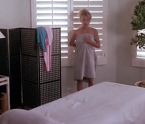 Naked Lea Thompson, Victoria Jackson Nude - Casual Sex (1988)