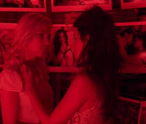 Naked Scarlett Johansson, Penรฉlope Cruz Sexy - Vicky Cristina Barcelona (2008)