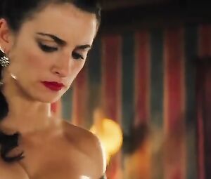 Naked Salma Hayek, Penélope Cruz Sexy - Bandidas (2006)